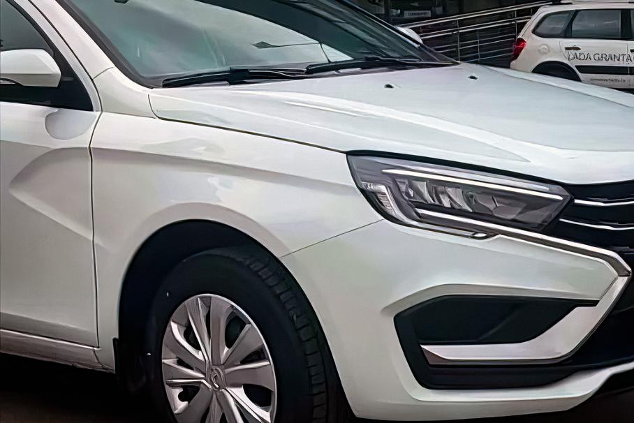 Новые Lada Vesta отправили на перекраску кузова