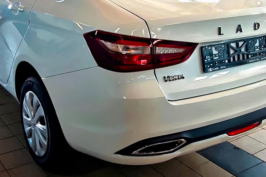 Новые Lada Vesta отправили на перекраску кузова