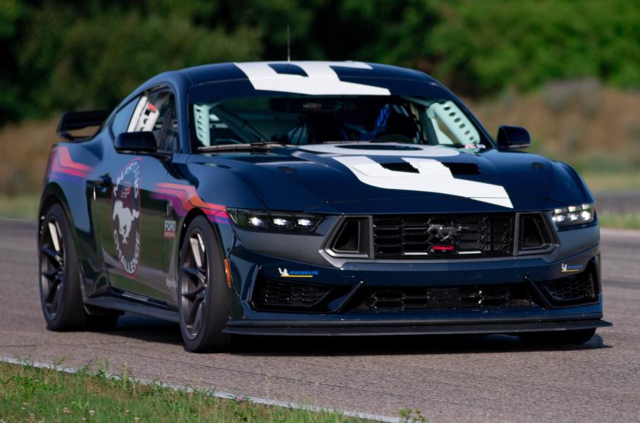 Ford представил «тёмную лошадку»: трековый Mustang с V8
