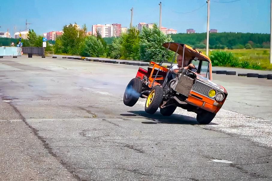 Видео: посмотрите на «арабский» дрифт на половине «Жигулей»