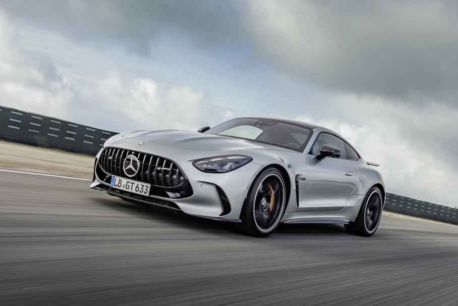 Четыре места, полный привод и 585 сил: представлен новый Mercedes-AMG GT