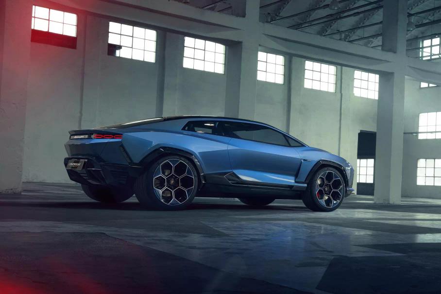Внедорожный электрокар Lamborghini Lanzador, новый Mercedes-AMG GT и суперкар Maserati MCXtrema: главное за неделю