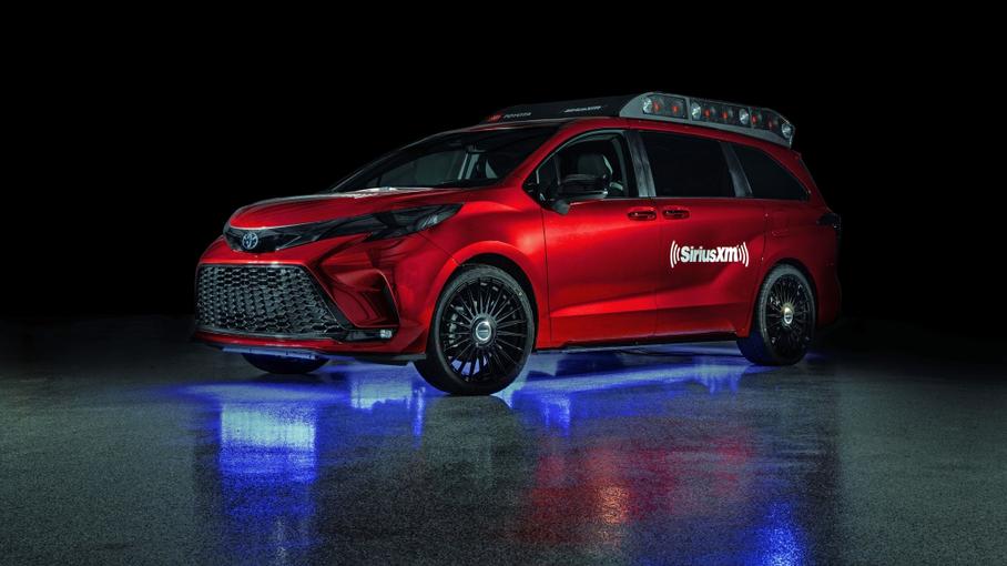 Toyota сделала диджейский пульт из семейного минивэна