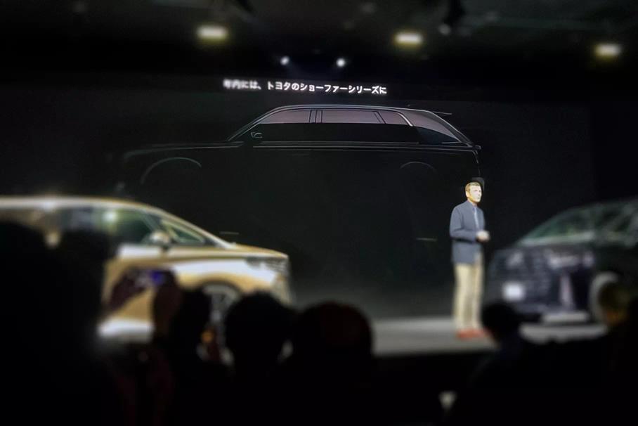 Первый тизер роскошного внедорожника Toyota