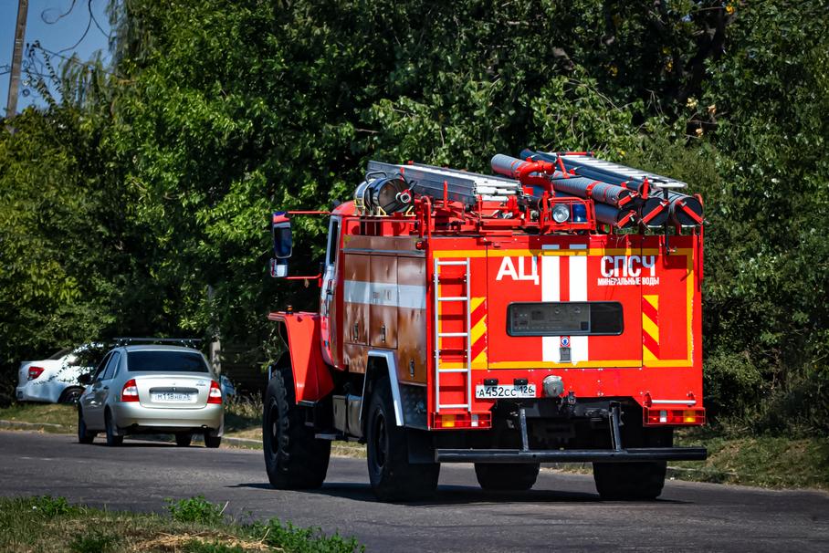 Пожарным могут разрешить таранить автомобили россиян