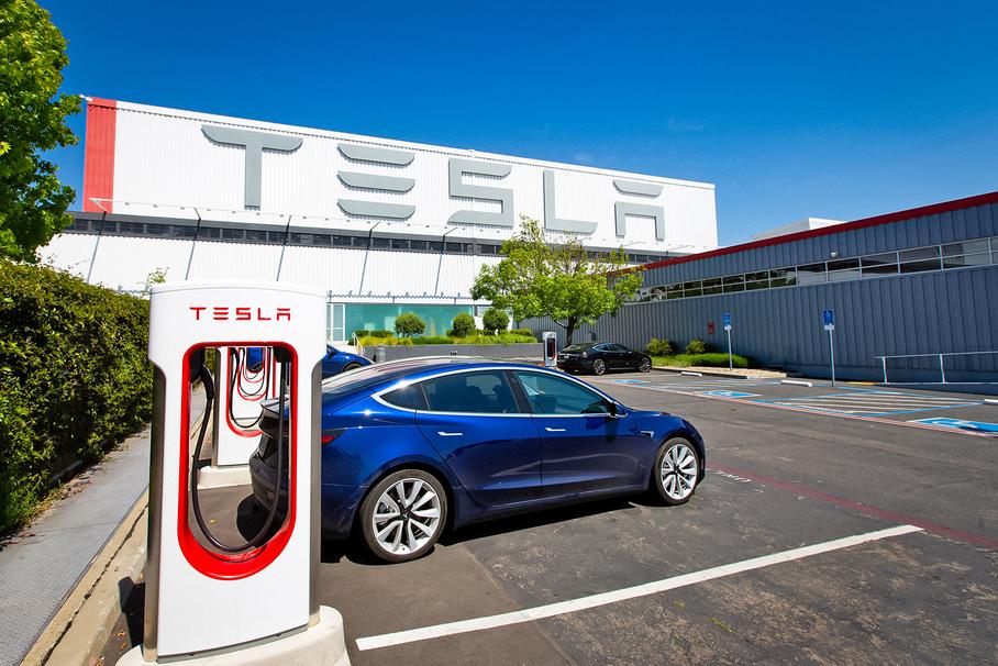 Tesla заподозрили во лжи о запасе хода электрокаров. Начато расследование