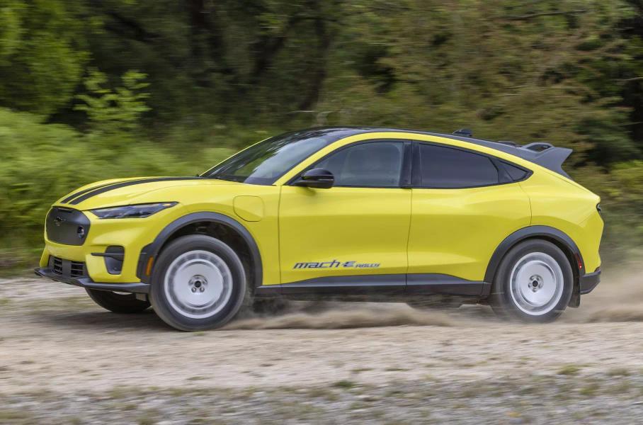 Люксовый кроссовер Toyota Century, обновлённый Audi Q8 и первый в истории внедорожный Ford Mustang: главное за неделю