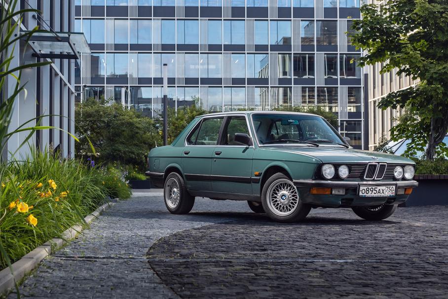 Трижды пять. Тест ретро-пятерок BMW