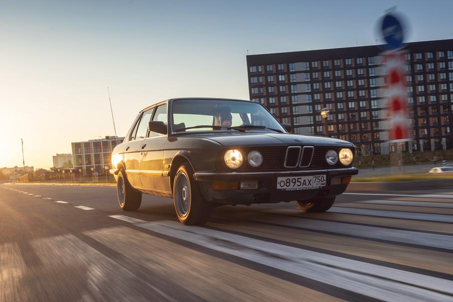 Трижды пять. Тест ретро-пятерок BMW