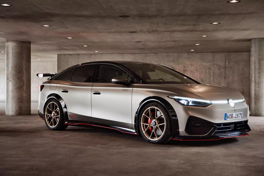 Седан Cadillac с гигантским 33-дюймовым экраном, Jeep без дизеля и рестайлинг самого популярного пикапа Ford: главное за неделю