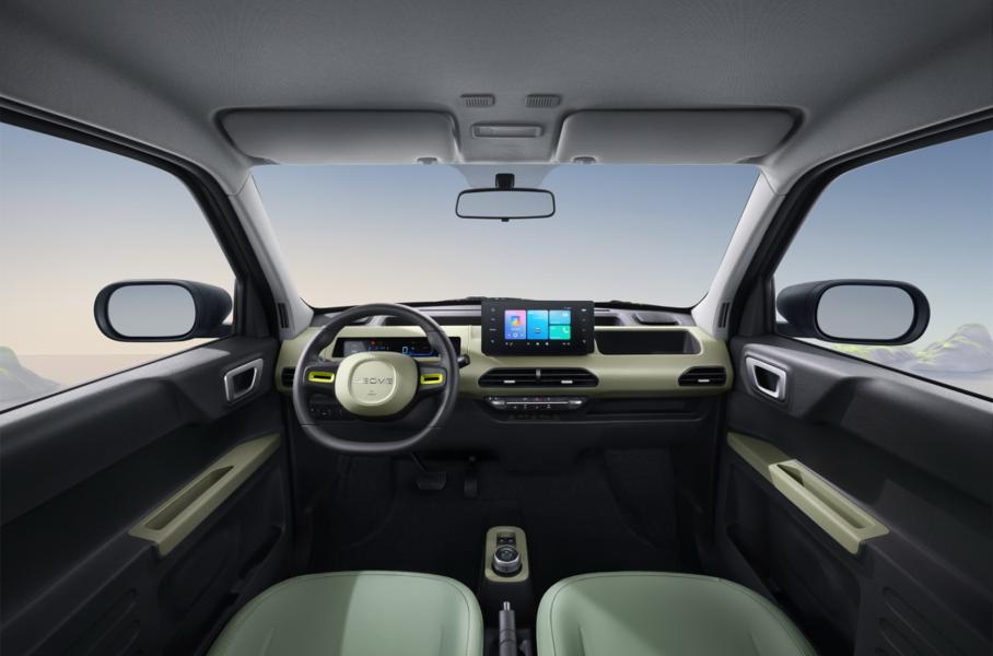 Geely добавила мультяшному микрокару лестницу и брутальный обвес