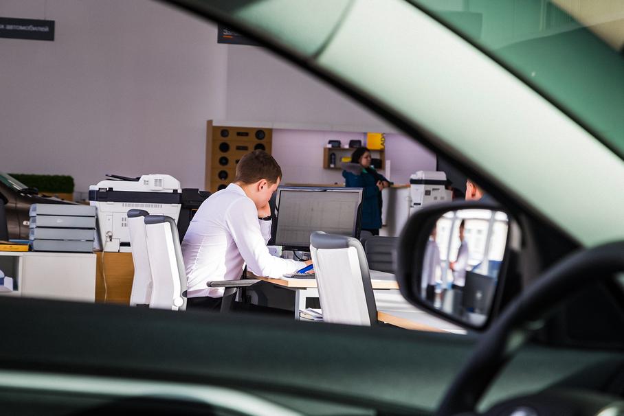 Продажи новых автомобилей в России взлетели в 2,5 раза