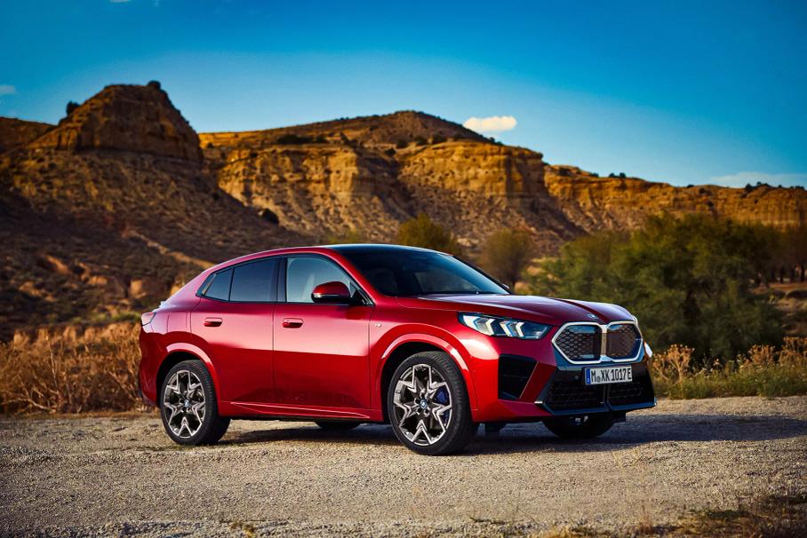 Новые кросс-купе BMW X2 и iX2, обновлённый Mercedes-AMG GLA 45 S и особый Rolls-Royce Ghost Ékleipsis: главное за неделю