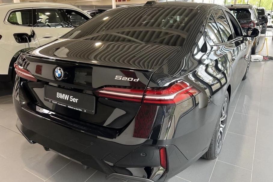 В России появилась новейшая BMW 5-Series: сколько она стоит