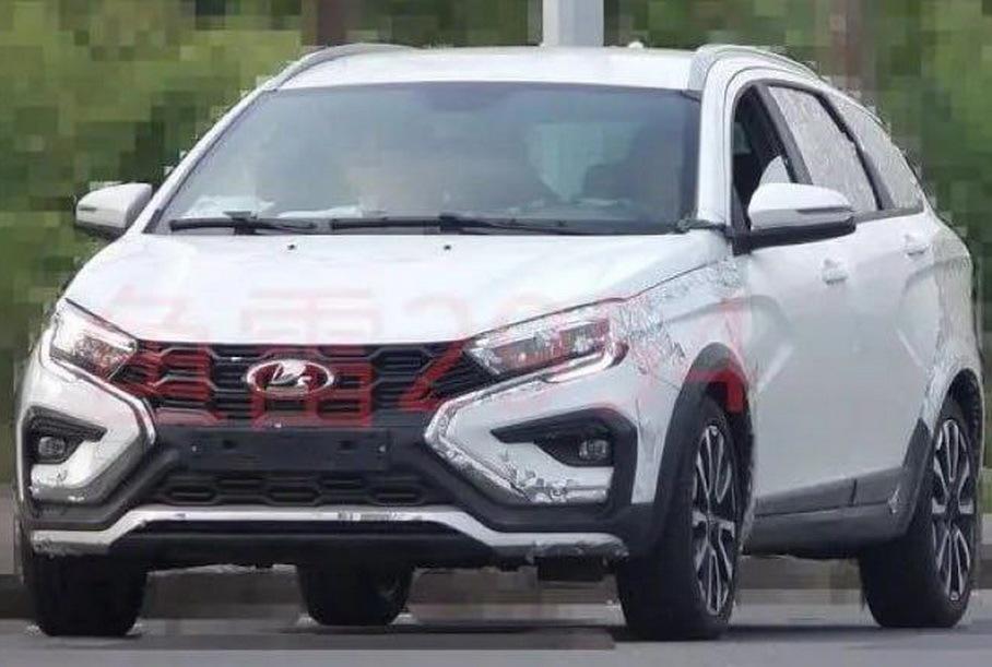 В Китае на тестах запечатлели Lada Vesta NG в камуфляже: фото
