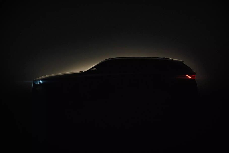 Новая Toyota Camry, гоночный суперкар Ferrari и электрическая Toyota Land Cruiser: главное за неделю
