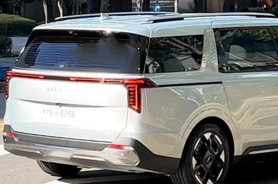 Обновленный кроссвэн Kia Carnival раскрыли до премьеры