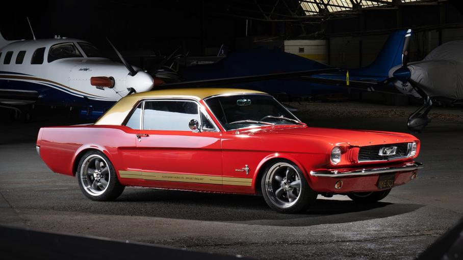 Британская гоночная команда превратила классический Ford Mustang в электромобиль