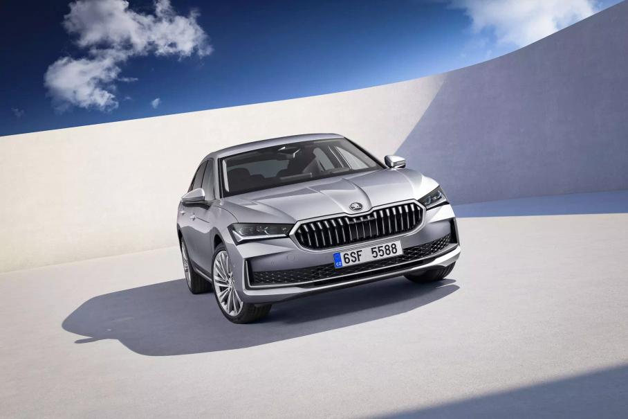 Skoda Superb нового поколения, прощальная версия Audi TT и мощнейший трековый Mercedes-AMG GT2 Pro: главное за неделю