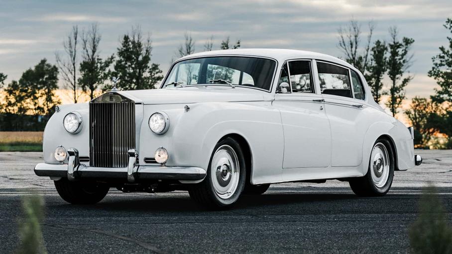 Классический Rolls-Royce превратили в рестомод на американских агрегатах