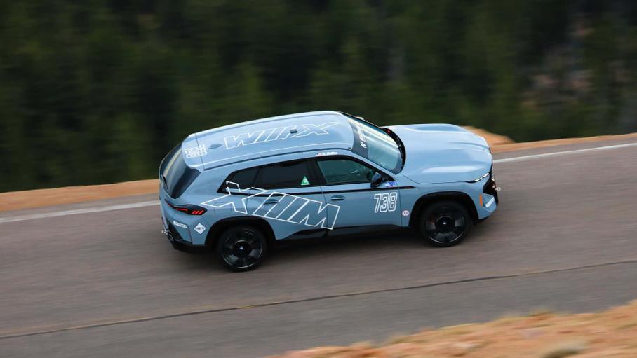 BMW XM стал рекордсменом Пайкс-Пик даже после столкновения с деревом