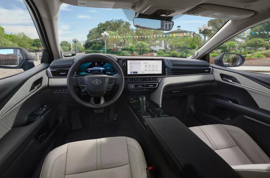 Интерьер Toyota Camry XLE