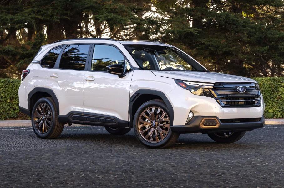 Toyota Camry девятого поколения, «шестой» Subaru Forester и новый кроссовер Cadillac Optiq: главное за неделю