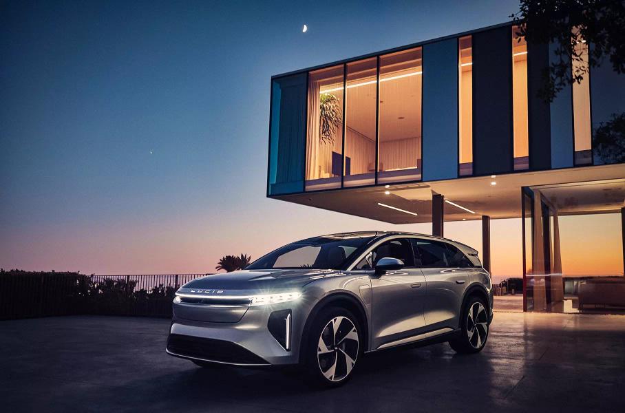 Toyota Camry девятого поколения, «шестой» Subaru Forester и новый кроссовер Cadillac Optiq: главное за неделю