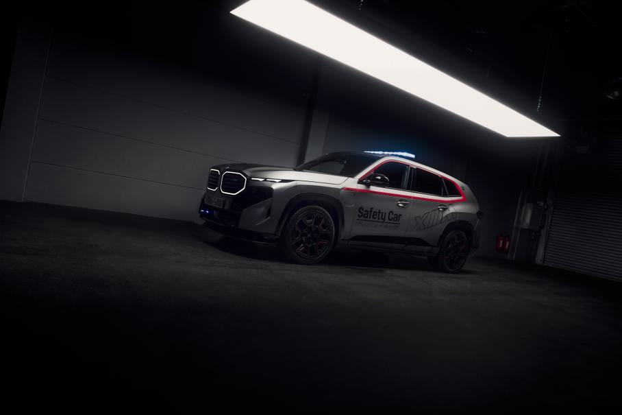 Суперкроссовер BMW XM подготовили к участию в мотогонках