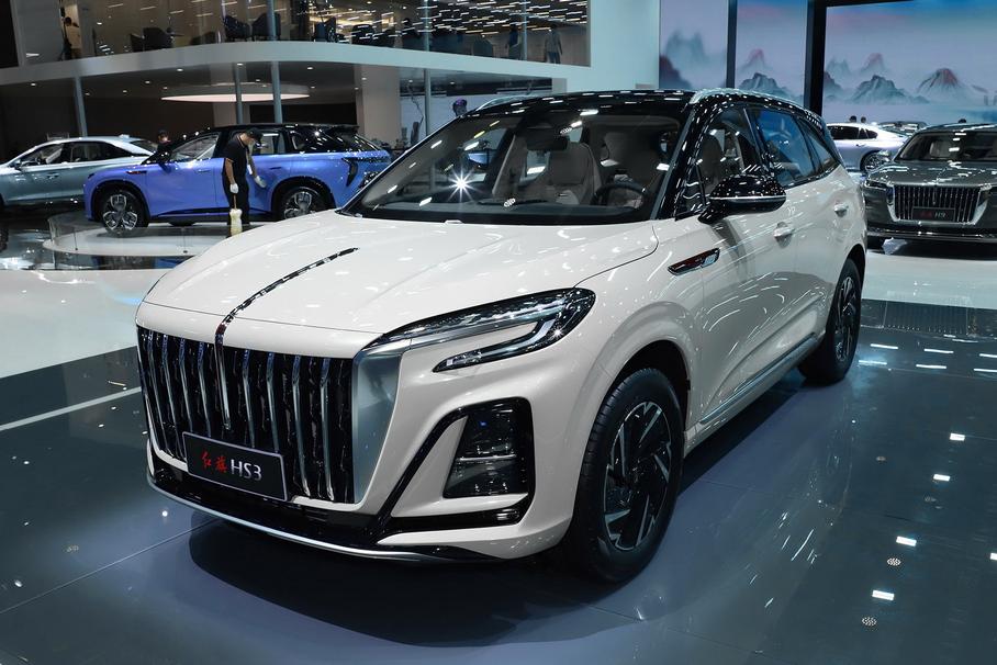 Ожидаемый в России дешевый кроссовер Hongqi HS3: теперь гибрид