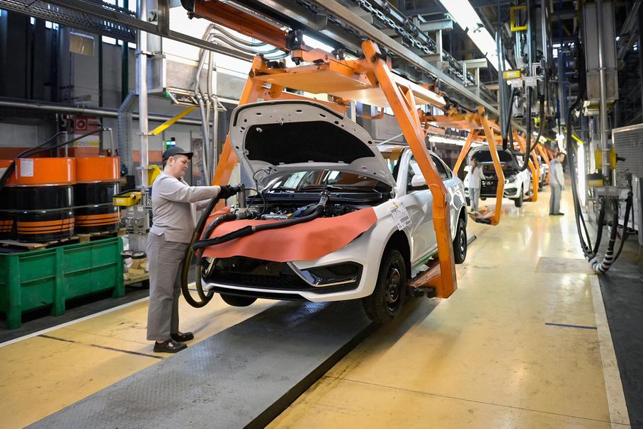 АвтоВАЗ рассказал, сколько Lada будут продавать за границей