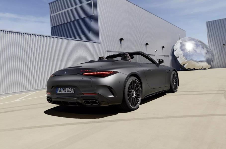Самый мощный Mercedes-AMG SL в истории, обновлённый Genesis G80 и салон нового Porsche Macan: главное за неделю