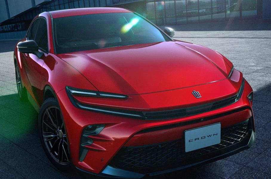 Новый суперкар McLaren GTS, обновлённый кроссовер Lexus UX и преемник Bugatti Chiron с мотором V16: главное за неделю