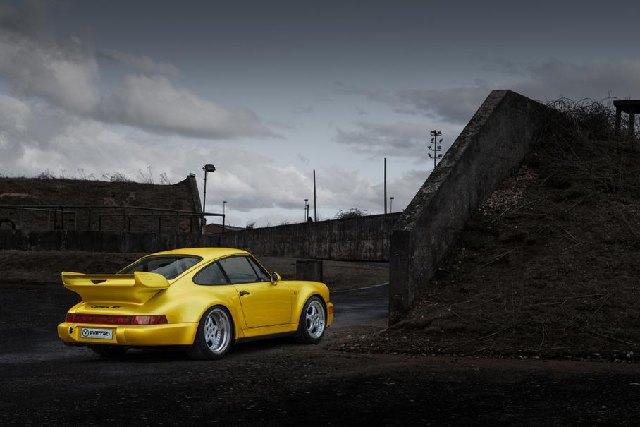 Porsche 964 превратили в электромобиль в духе Carrera 3.8 RSR