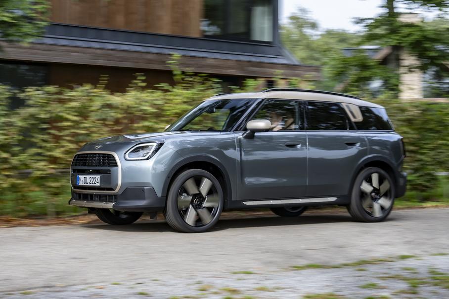 Новый MINI Countryman: базовая версия с передним приводом