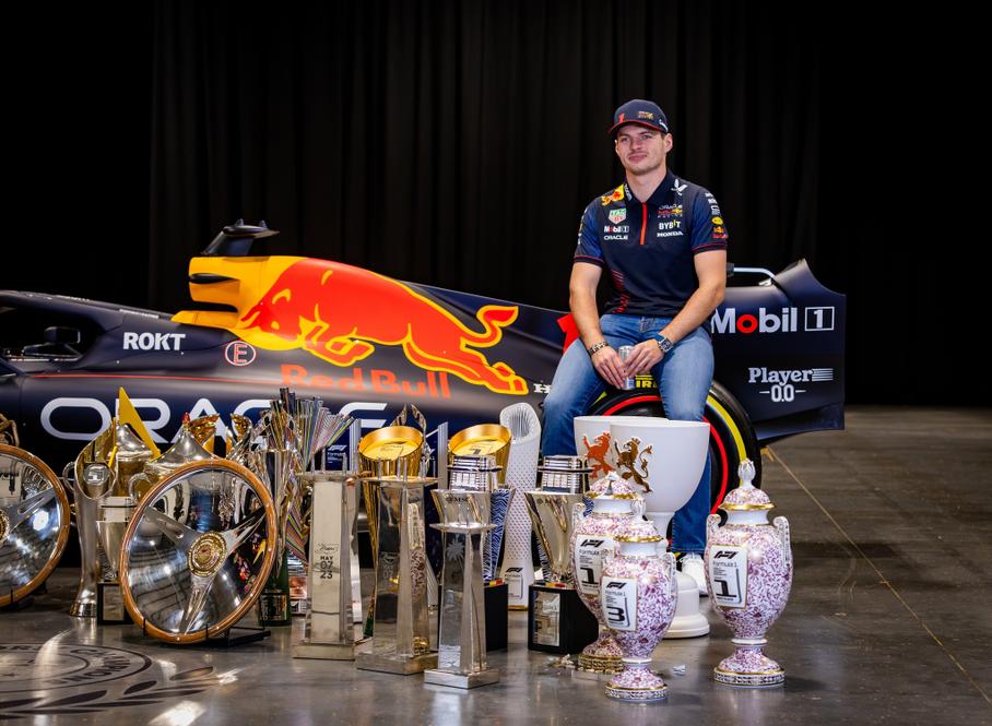 Sixt отказала в аренде мощного Mercedes-AMG чемпиону Формулы-1