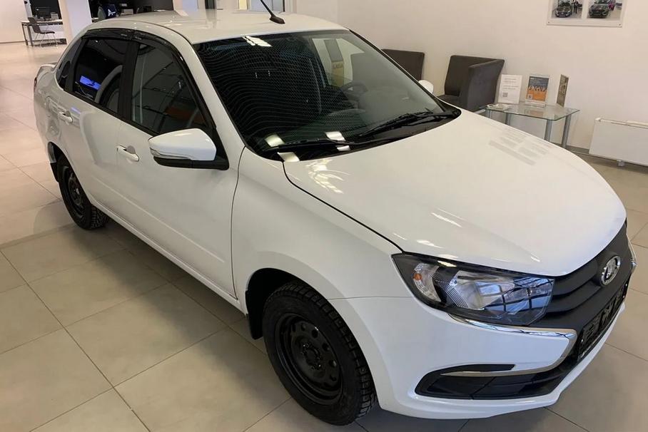 АвтоВАЗ стал собирать ультрабюджетную Lada Granta: от чего отказались