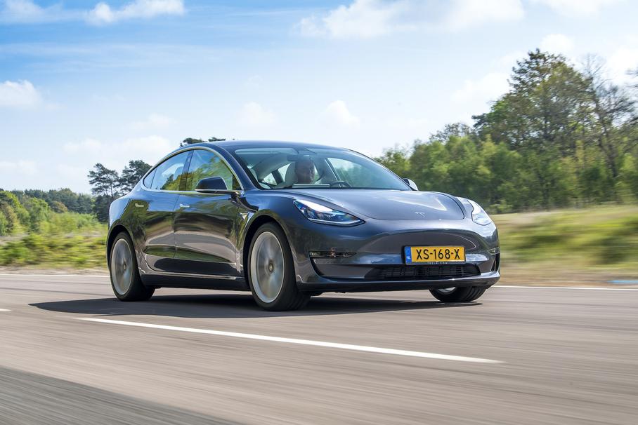 В Tesla нашли секретный «режим Илона» — он снимает ограничения с платного автопилота