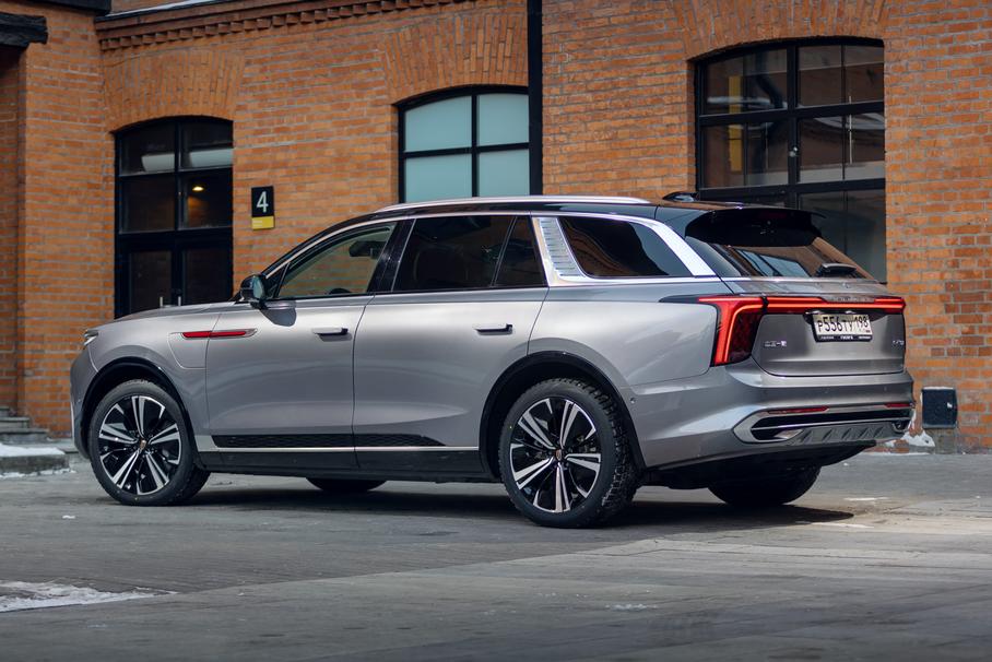 Hongqi E-HS9