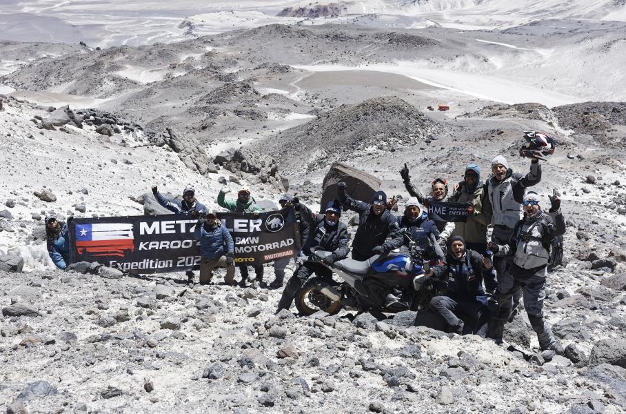 Серийный BMW R 1300 GS поднялся на самый высокий действующий вулкан