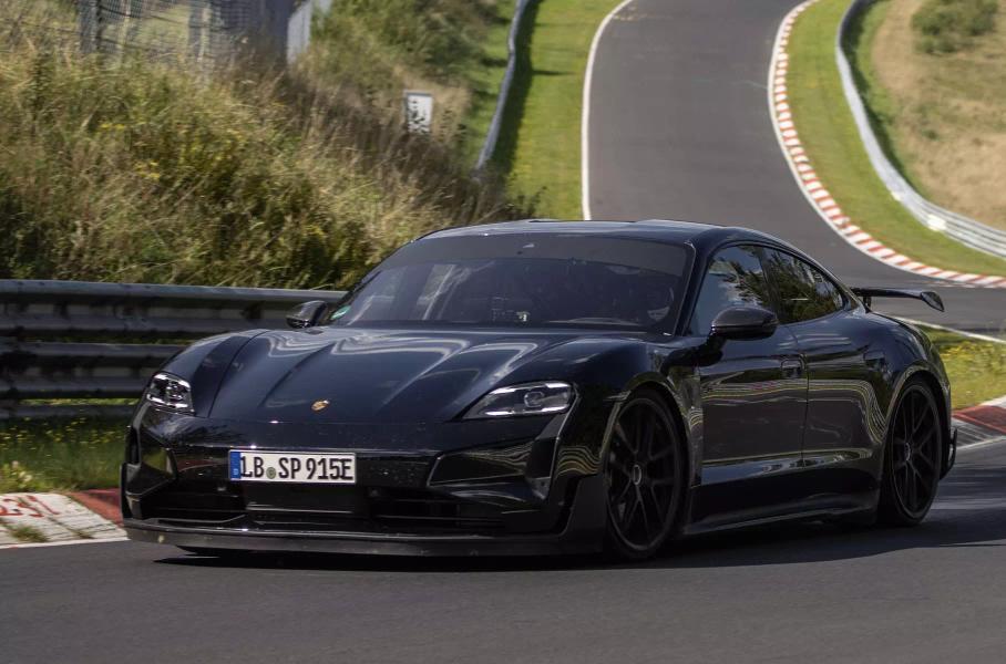 Премьера обновлённой Skoda Octavia, «золотой» Koenigsegg Jesko и беспилотное такси Rimac: главное за неделю