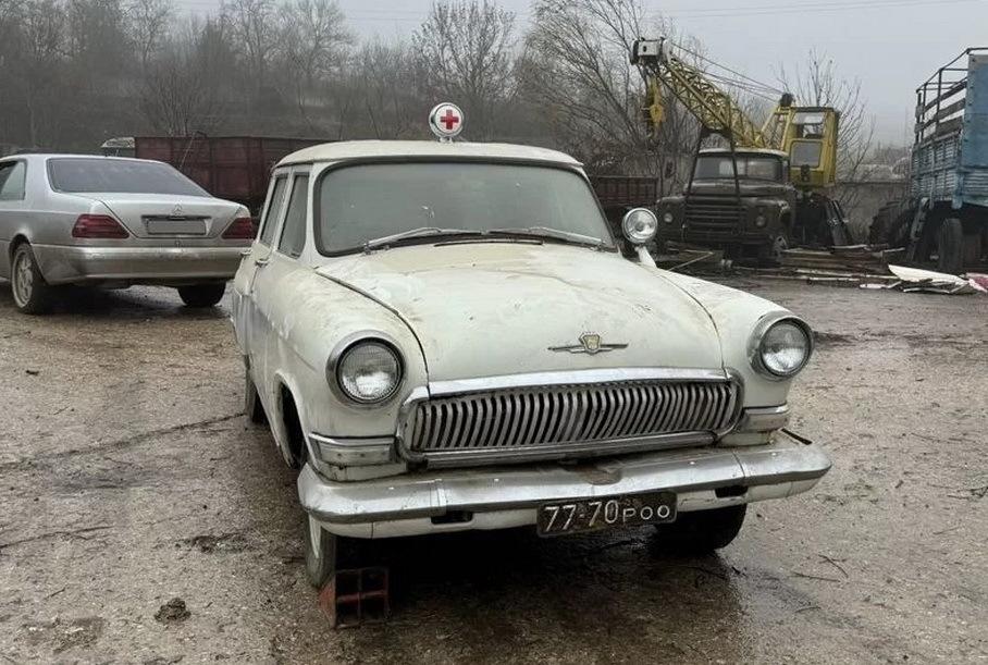 В Крыму продают редкую санитарную «Волгу», которой почти 60 лет