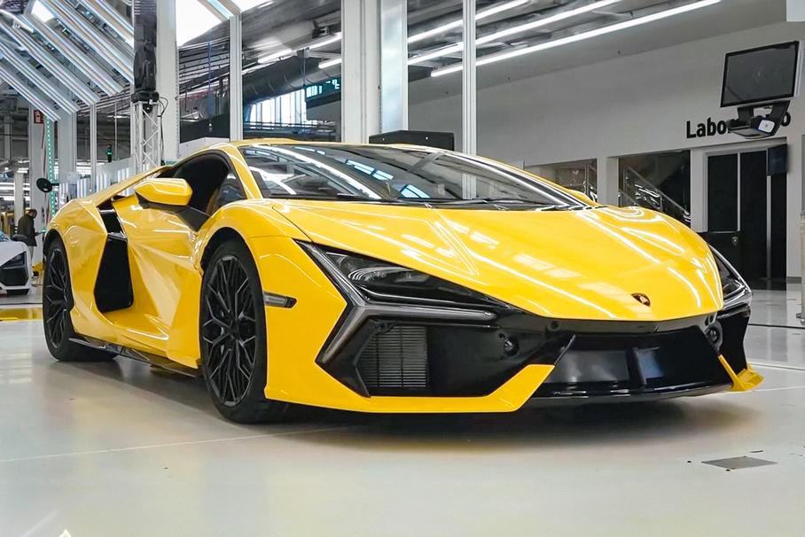 Lamborghini Revuelto