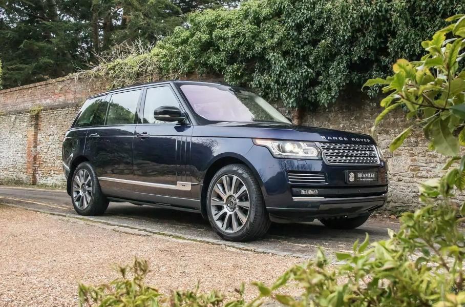 На продажу выставили дизельный Range Rover, на котором возили Елизавету II и Барака Обаму