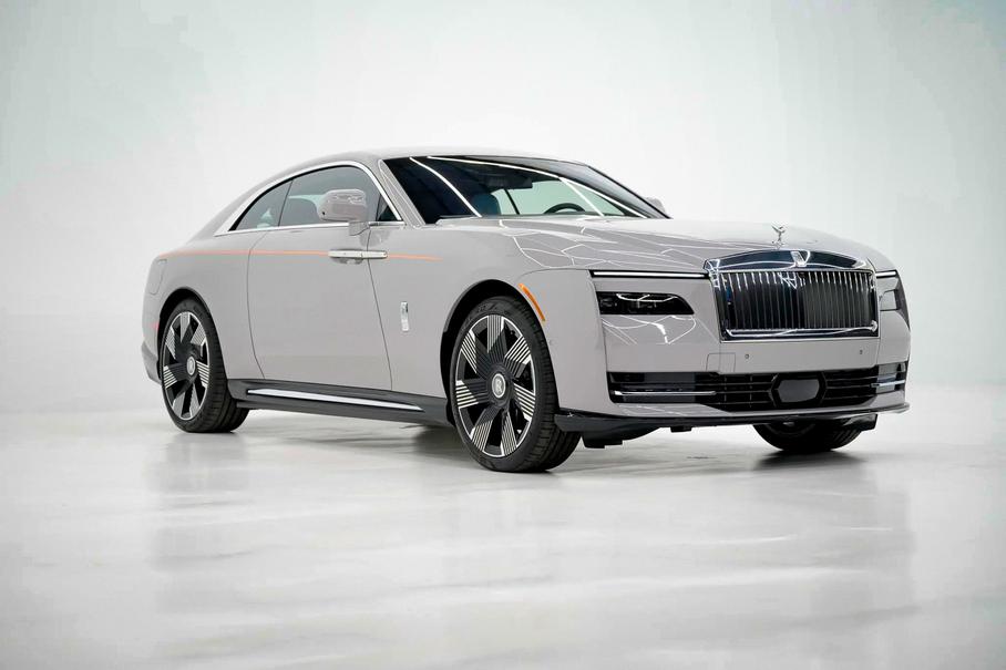 На продажу выставлен первый электрический Rolls-Royce, который нельзя продавать