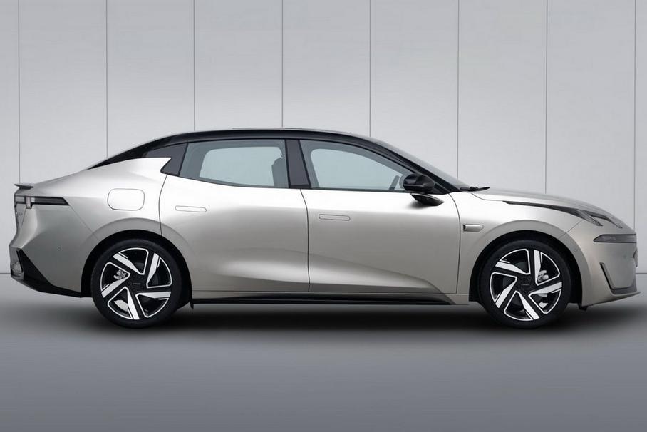 Раскрыта внешность нового бизнес-седана Geely с начинкой Volvo