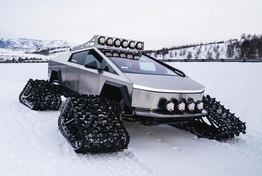 Tesla Cybertruck превратили в безумный снегоход на гусеницах. И он сломался