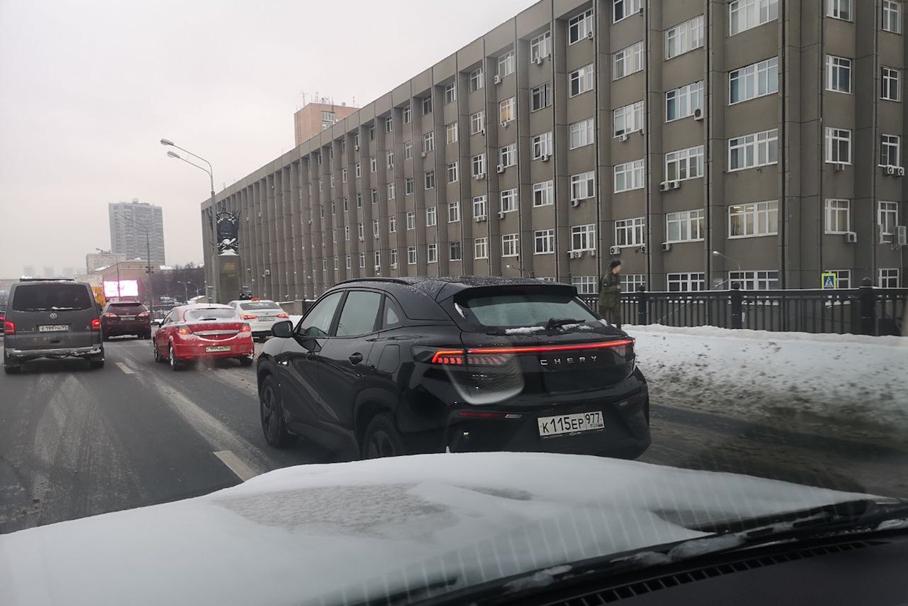 В Москве заметили редкий электрокроссовер Chery eQ7, который будут продавать в России