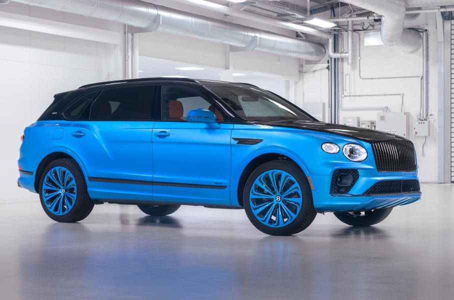 Bentley выпустила первую длиннобазную Bentayga с двухцветным кузовом