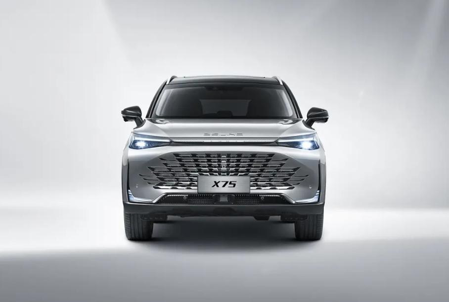 К выходу на рынок готовится китайский BAIC X75 российской сборки